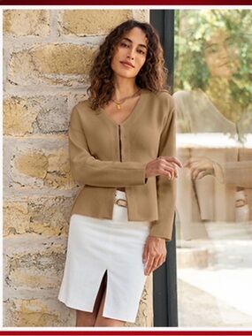 Classic V-Neck Long Sleeve Sweater - Camel